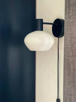 Aneta Lighting Bell seinävalaisin musta/valkoinen