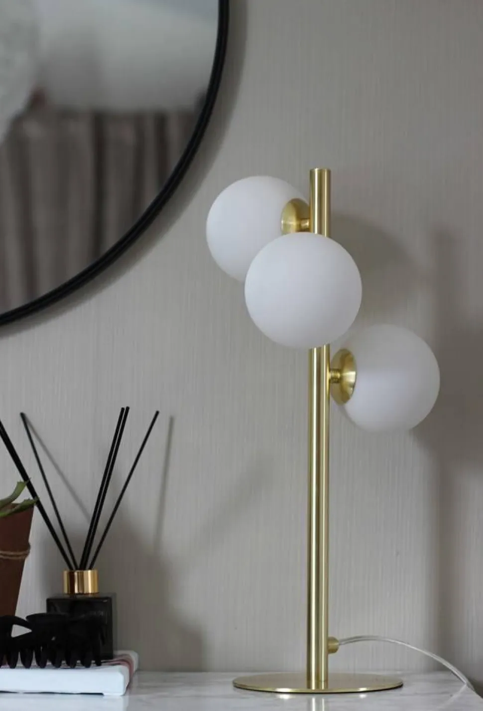Aneta Lighting pöytävalaisin Molekyl 3-os. mattamessinki