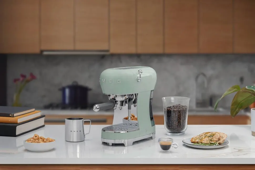 Smeg espressokeitin ECF02PGEU pastellinvihreä
