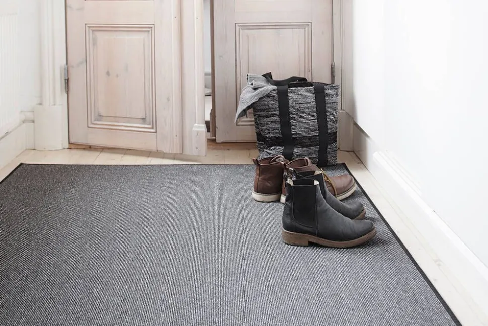 VM-Carpet Balanssi 98 tummanharmaa, 133*200 cm, kantti 5460