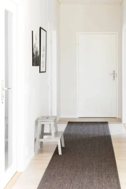 VM-Carpet Barrakuda 9371 antrasiitti, 80*300 cm, kantti 38