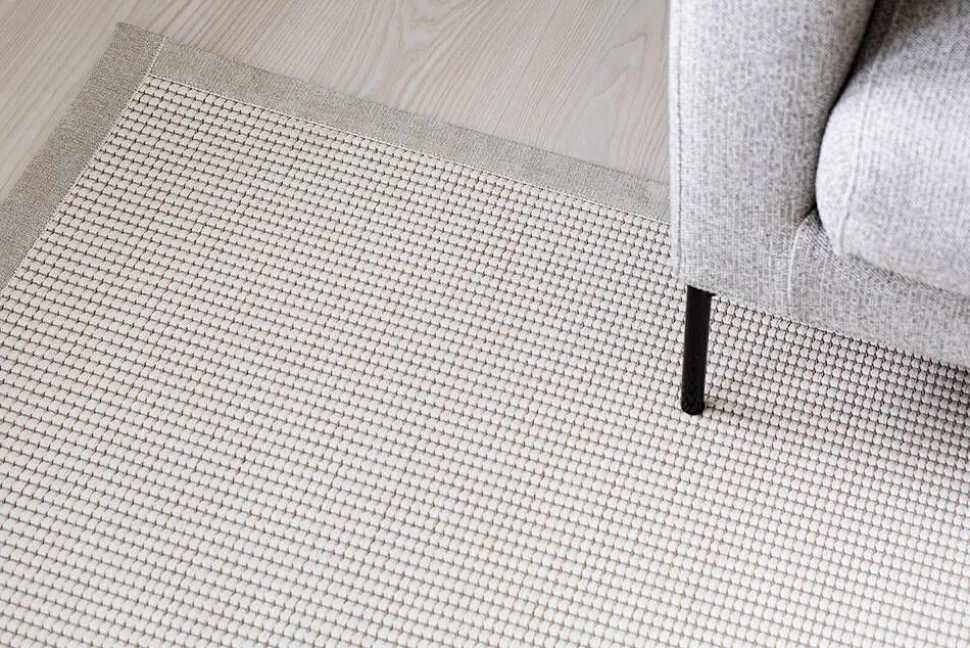 VM-Carpet Lyyra 52 valkoinen 200*300 cm, kantti 1